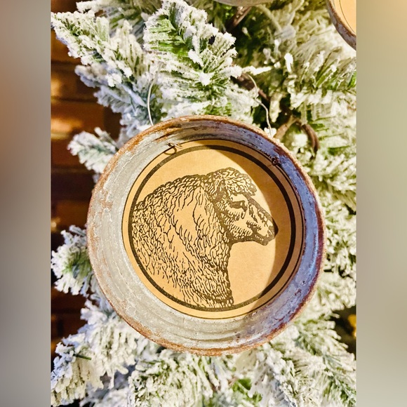*Farm Faces Metal Sheep Ornament - Picture 3 of 10